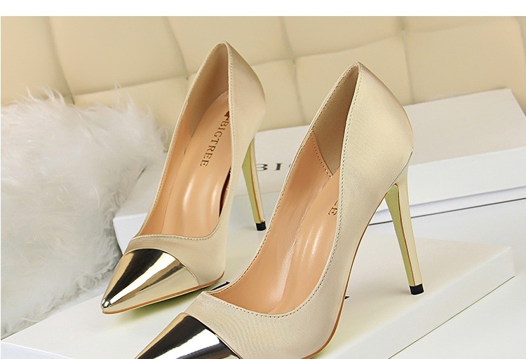 Giày Cao Gót Nữ Vải Họa Tiết Houndstooth Khoét Hông Chiều Cao Đế Khoảng 8cm Màu Đen, Kem chi tiết 20
