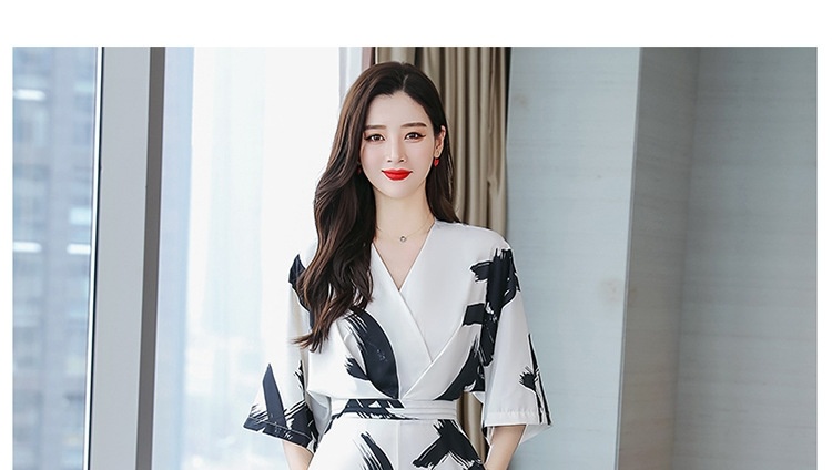 Jumpsuit Nữ Tay Lỡ Cổ chữ V Khoét Eo Thiết Kế Hàn Quốc Ống Rộng Họa Tiết Trắng Đen chi tiết 9