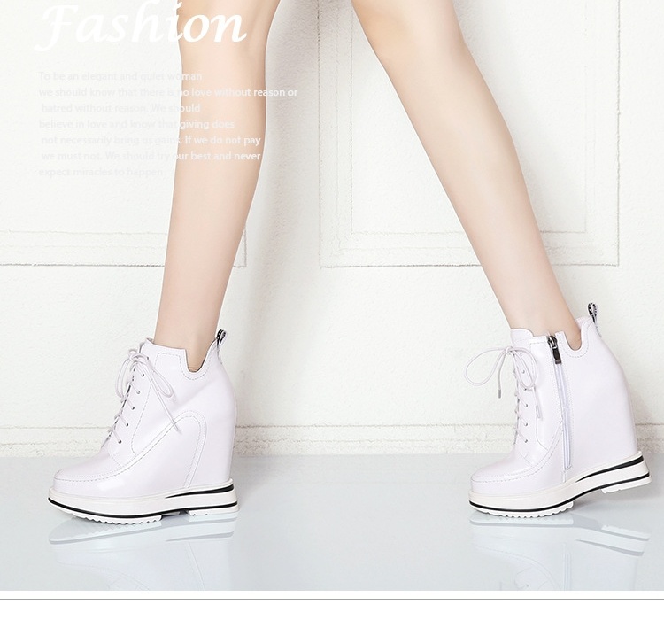 Giày Boot Nữ Cổ Lửng Da Bóng Đế Xuồng Chiều Cao Khoảng 10cm Màu Đen, Trắng chi tiết 2