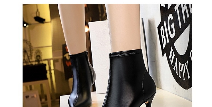 Boot Nữ Da Bóng Gót Nhọn Chiều Cao Đế Khoảng 7cm Màu Đen chi tiết 12