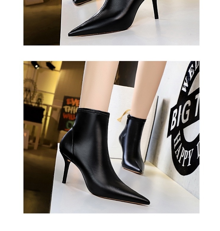 Boot Nữ Da Bóng Gót Nhọn Chiều Cao Đế Khoảng 7cm Màu Đen chi tiết 13