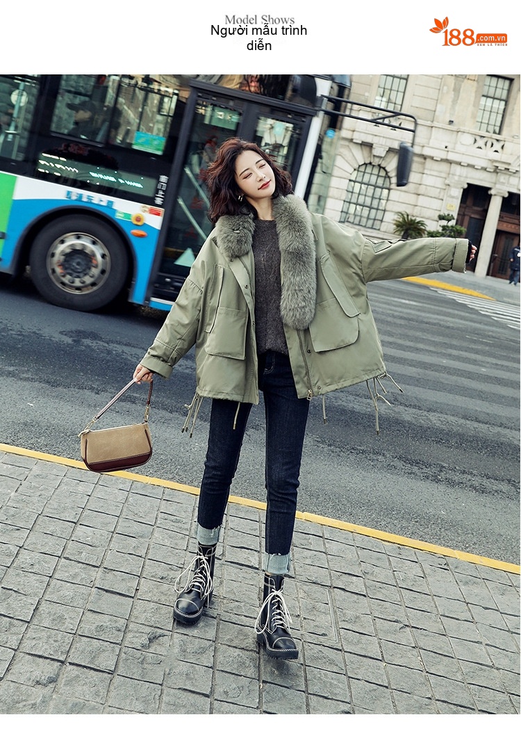 Áo Khoác Cotton Nữ Cổ Lông Kiểu Măng Tô Dáng Rộng Màu Xanh Rêu chi tiết 7