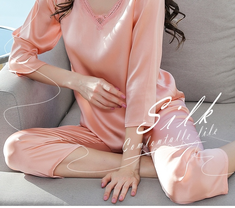 Bộ Đồ Ngủ Lụa Nữ Tay Dài Mỏng Mát Thiết Kế Tối Giản Màu Hồng chi tiết 2