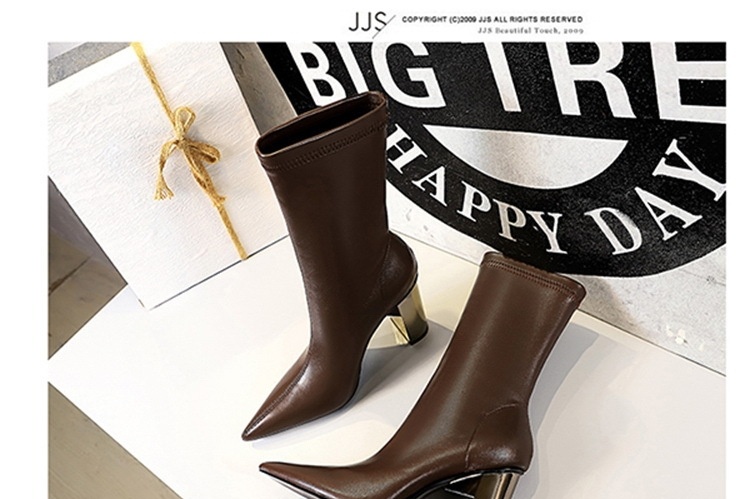 Boot Nữ Da Bóng Gót Vuông Kim Loại Mũi Nhọn Chiều Cao Đế Khoảng 8cm Màu Đen, Nâu chi tiết 11