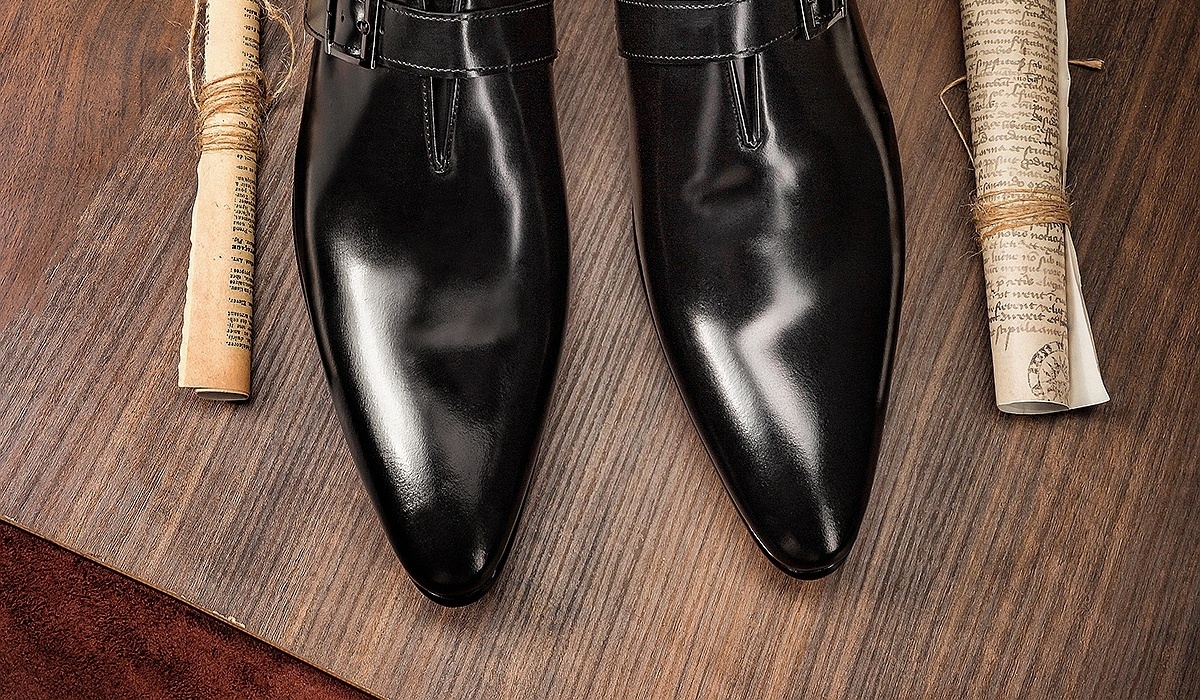 Giày Monkstrap Khóa Cài Nam Da Bò Mũi Nhọn Chiều Cao Đế Khoảng 2.5cm Màu Đen, Nâu Đỏ