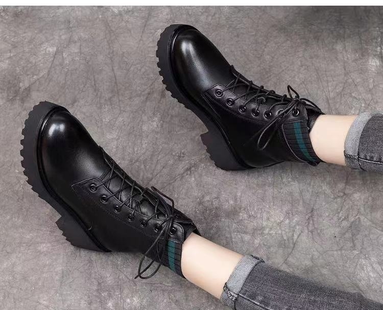 Boot Martin Nữ Da Thật Cổ Lỡ Chiều Cao Đế Khoảng 5cm Màu Đen chi tiết 17