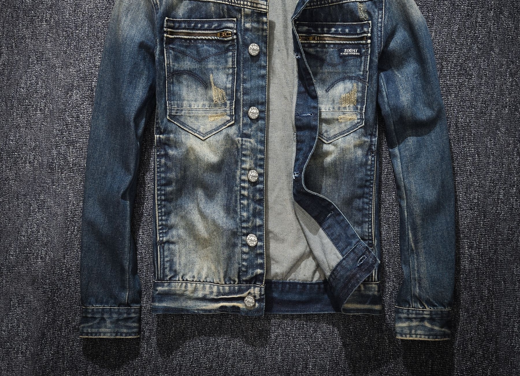 Áo Khoác Jean Nam Slim Fit Khóa Kéo Phong Cách Punk Rửa Nước Màu Xanh Denim chi tiết 3