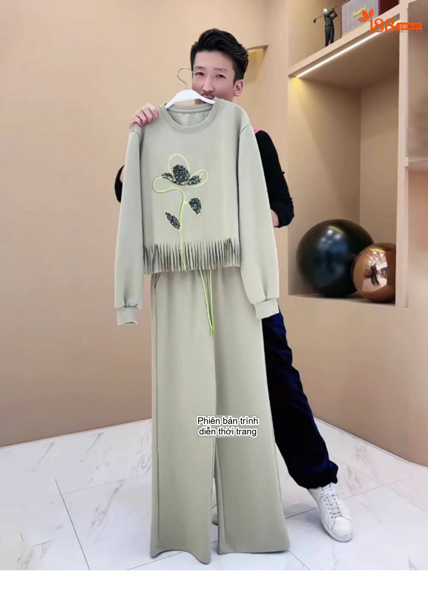 Bộ đồ thể thao nữ dài tay cổ tròn thêu hoa phong cách trẻ trung chi tiết 6