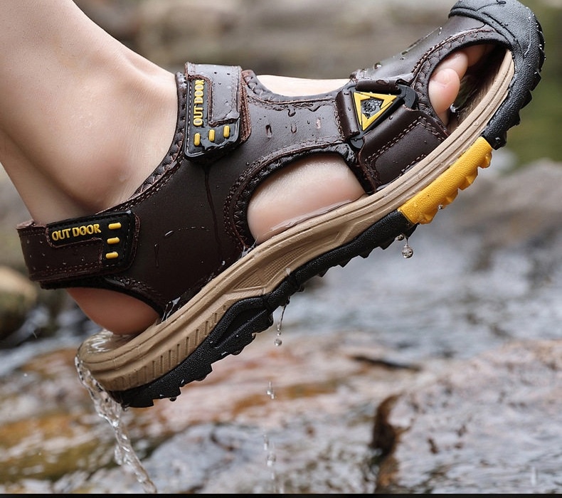 Dép Sandal Nam Da Thật Quai Dán Đế Cao Su Chống Trượt Bít Mũi Đi Biển, Đi Phượt (đế cao 3 cm) chi tiết 4