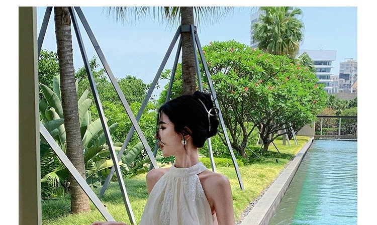 Váy Maxi Hở Vai Cổ Yếm Dáng Xòe Thêu Hoa Phong Cách Pháp Nữ Tính Màu Kem chi tiết 13
