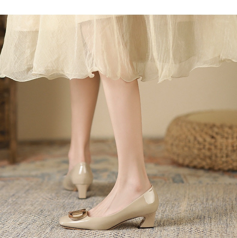 Giày Cao Gót Nữ Công Sở Mũi Vuông Da Bóng Chiều Cao Đế Khoảng 5cm Màu Đen, Kem, Trắng chi tiết 3