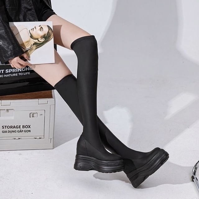 Boot Nữ Cổ Cao Qua Gối Đế Dày Chiều Cao Đế Khoảng 11cm Màu Đen, Trắng Kem