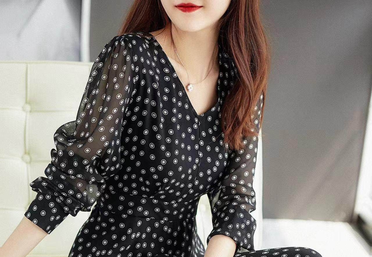 Váy liền thân Nữ Vải Voan Tơ Tằm Họa Tiết Chấm Bi Cổ chữ V Màu Đen chi tiết 11