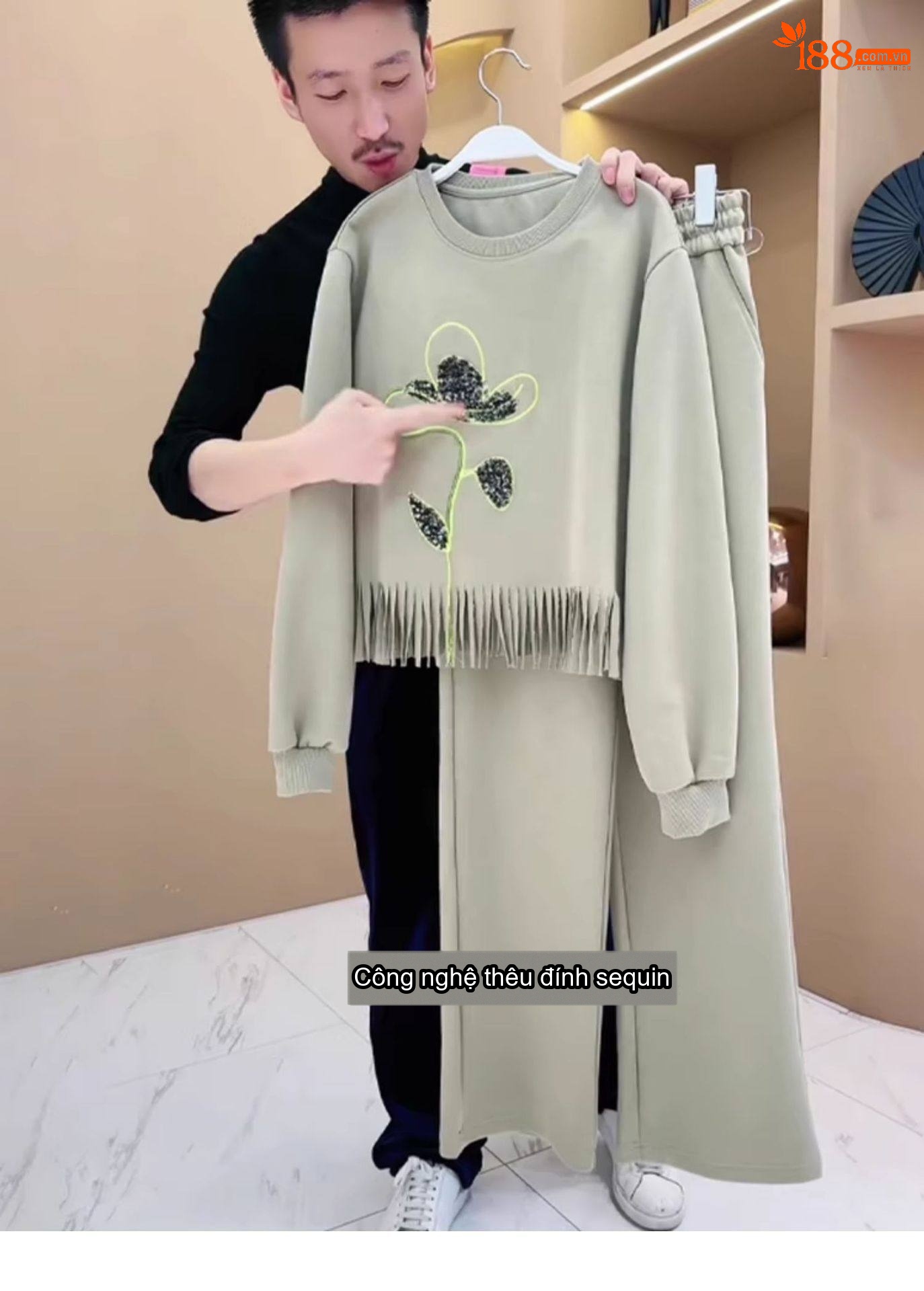 Bộ đồ thể thao nữ dài tay cổ tròn thêu hoa phong cách trẻ trung chi tiết 4