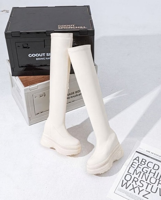 Boot Nữ Cổ Cao Qua Gối Đế Dày Chiều Cao Đế Khoảng 11cm Màu Đen, Trắng Kem chi tiết 4