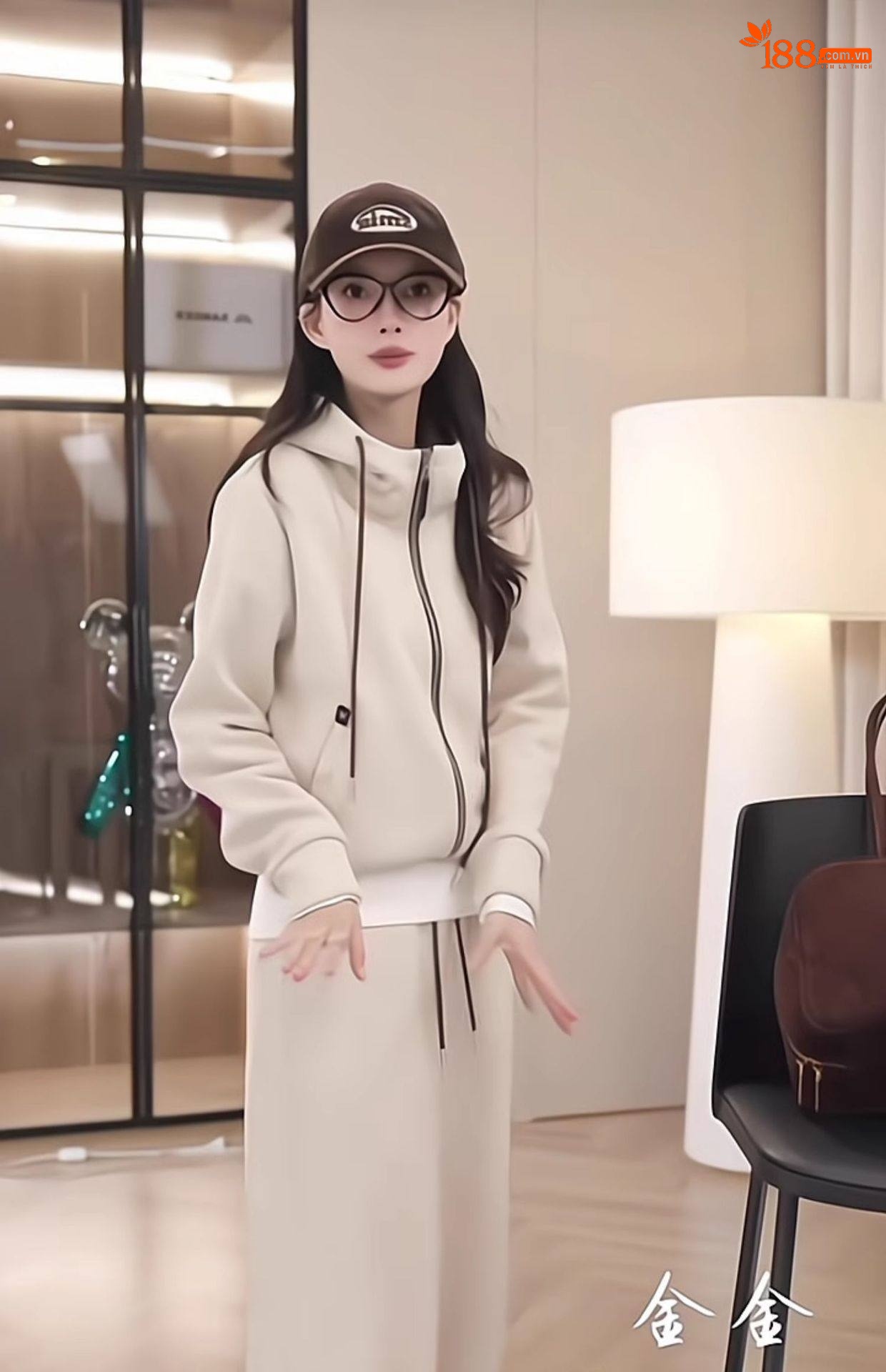 Bộ Đồ Thể Thao Nữ Áo Khoác Có Mũ Quần Ống Rộng Phong Cách Casual Màu Be chi tiết 13