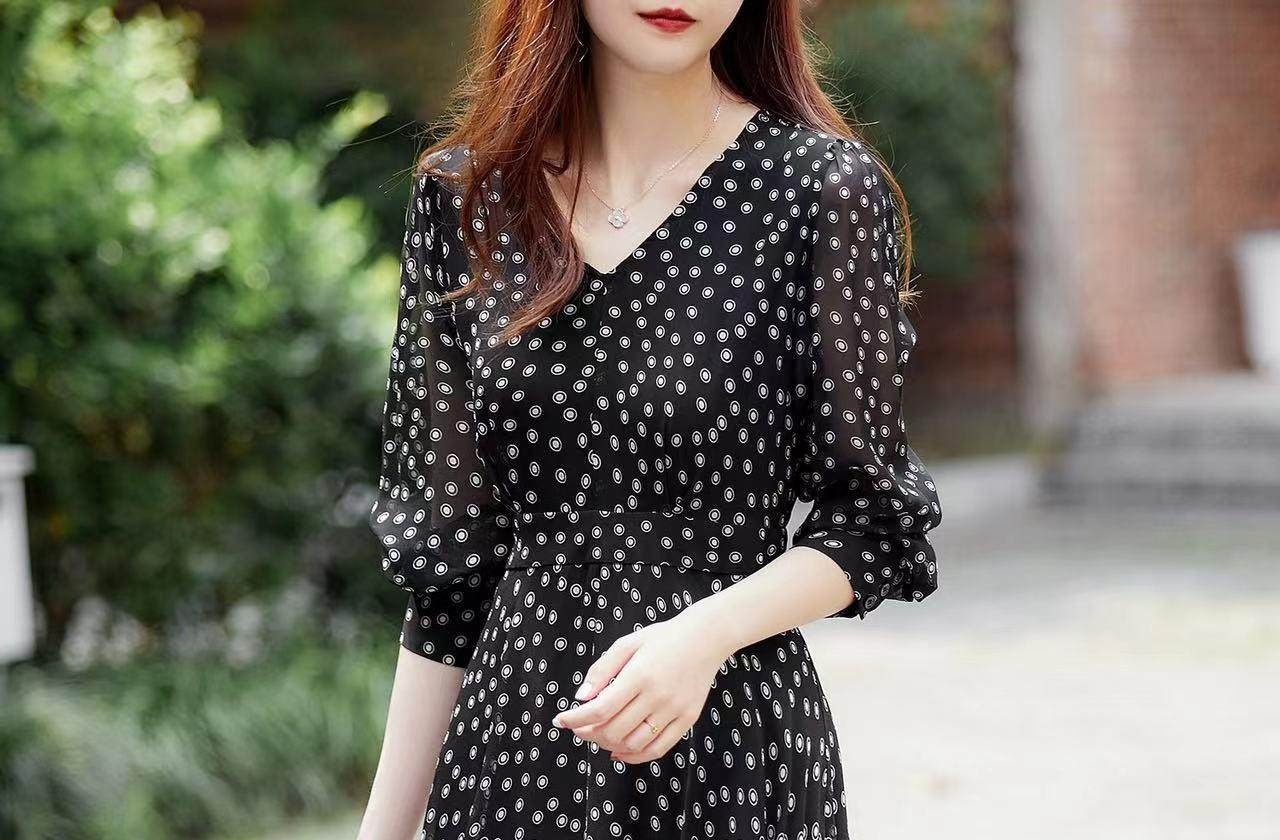 Váy liền thân Nữ Vải Voan Tơ Tằm Họa Tiết Chấm Bi Cổ chữ V Màu Đen chi tiết 13