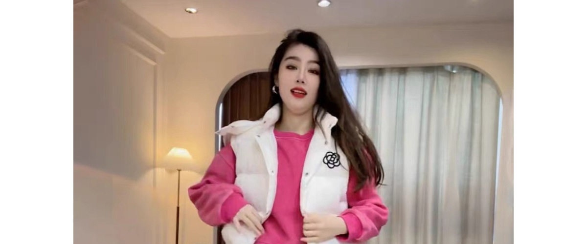 Bộ đồ thể thao nữ dáng rộng áo cổ tròn quần dài