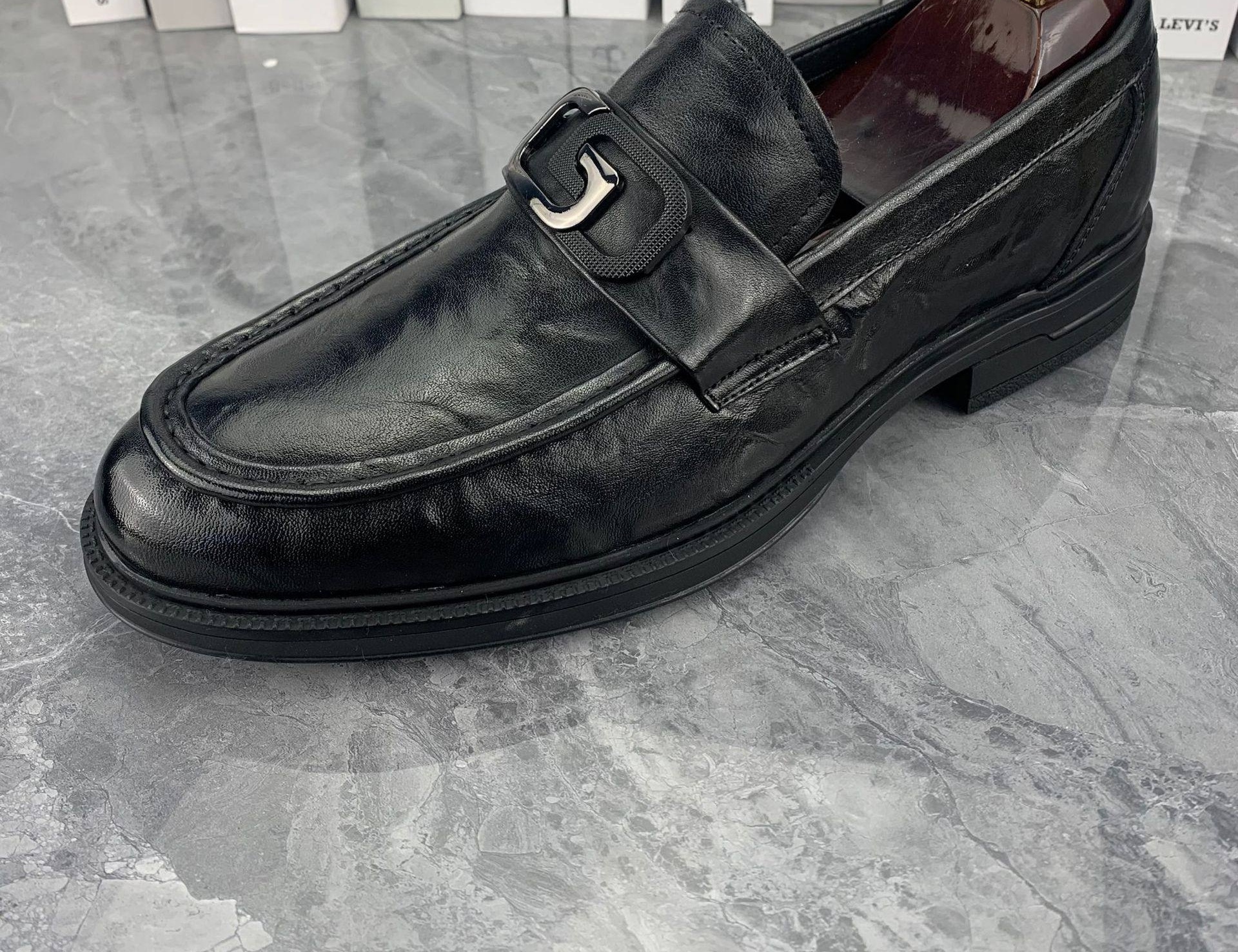 Giày Lười Nam Da Bò Công Sở Chiều Cao Đế Khoảng 3cm Màu Đen chi tiết 4