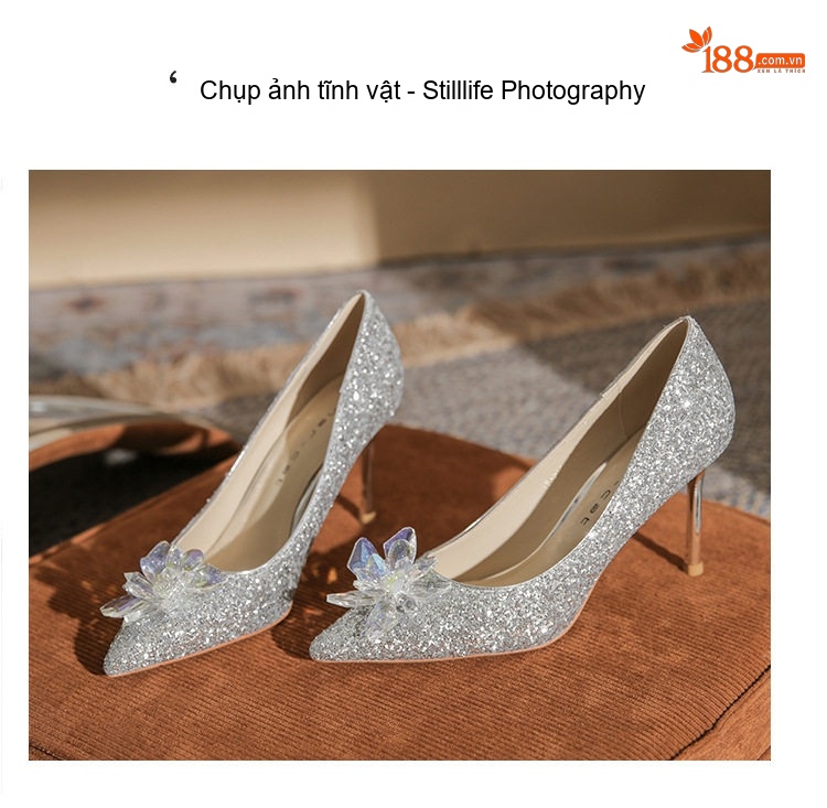 Giày Cao Gót Nữ Mũi Nhọn Đính Đá Chiều Cao Đế 8cm Màu Vàng Gold chi tiết 22