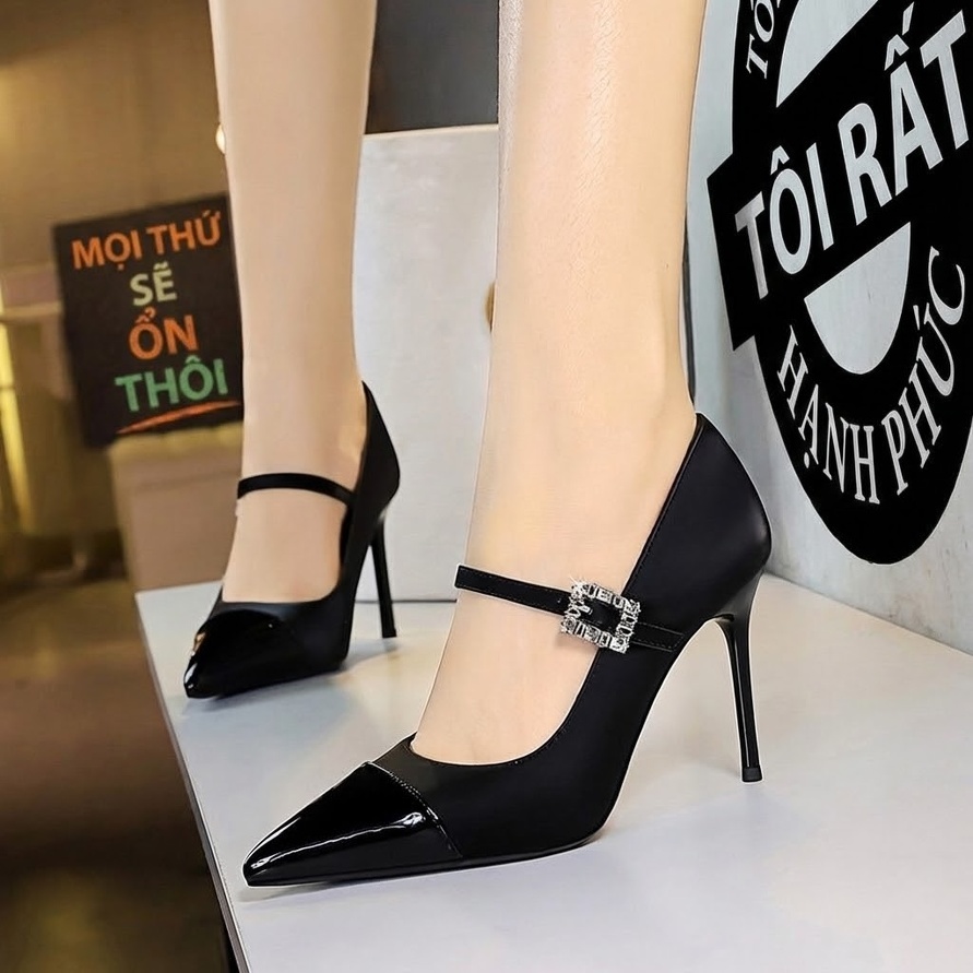 Giày Cao Gót Nữ Mũi Nhọn Quai Ngang Đính Đá Chiều Cao Đế Khoảng 8cm Màu Kem, Đen, Đỏ Rượu Vang