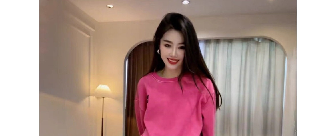 Bộ đồ thể thao nữ dáng rộng áo cổ tròn quần dài