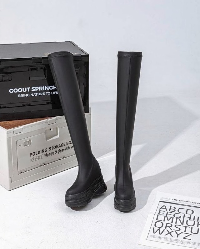 Boot Nữ Cổ Cao Qua Gối Đế Dày Chiều Cao Đế Khoảng 11cm Màu Đen, Trắng Kem chi tiết 7