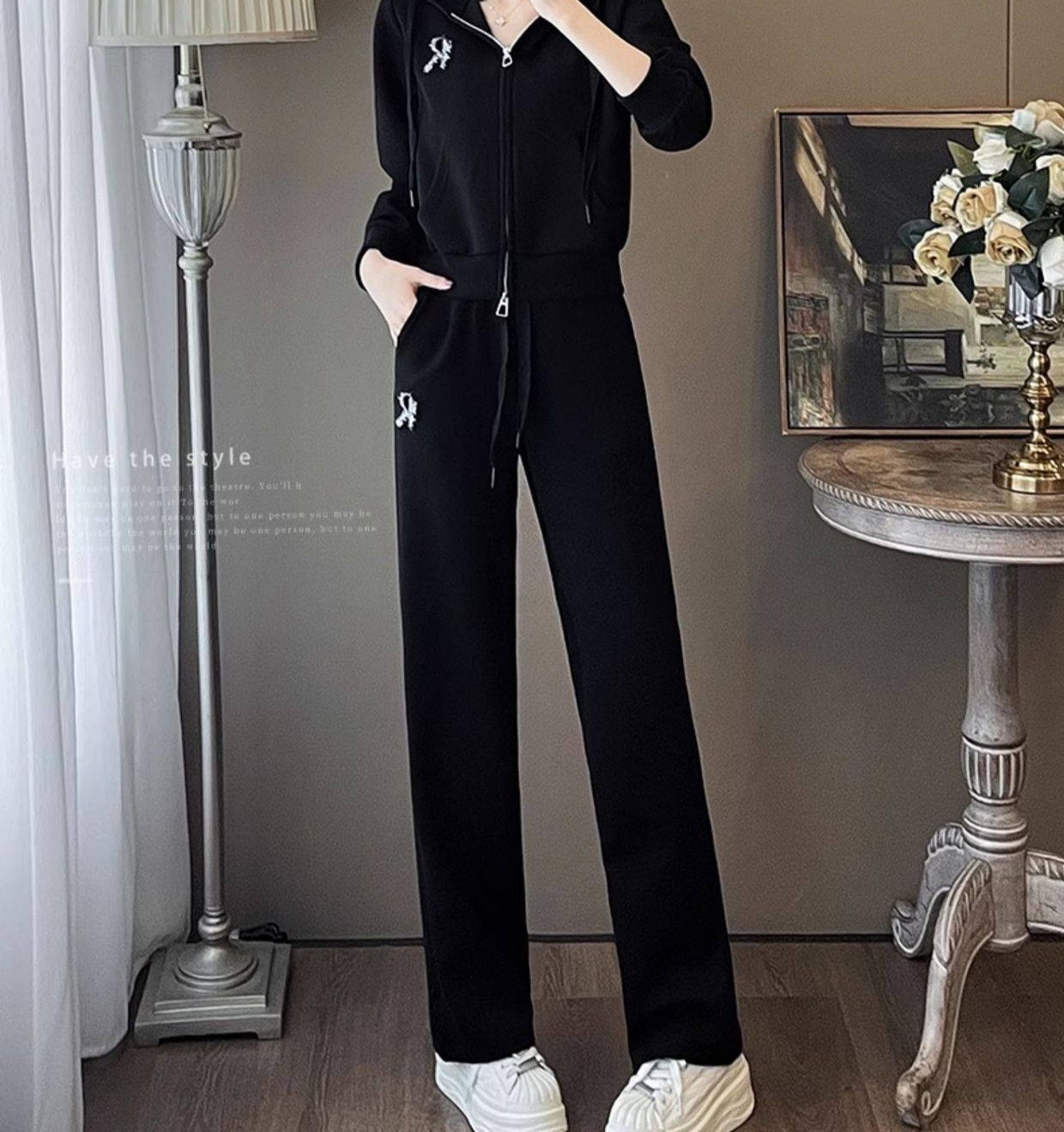 Bộ đồ thể thao nữ dáng rộng quần ống rộng có mũ trùm đầu chi tiết 7