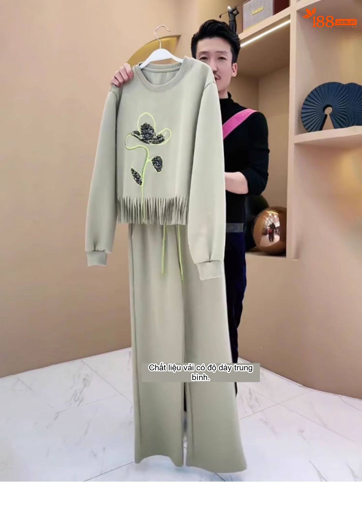 Bộ đồ thể thao nữ dài tay cổ tròn thêu hoa phong cách trẻ trung chi tiết 3