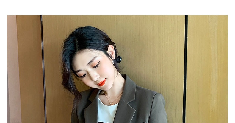 Áo Khoác Blazer Nữ Thêu Mickey Kiểu Hàn Quốc Màu Nâu chi tiết 3