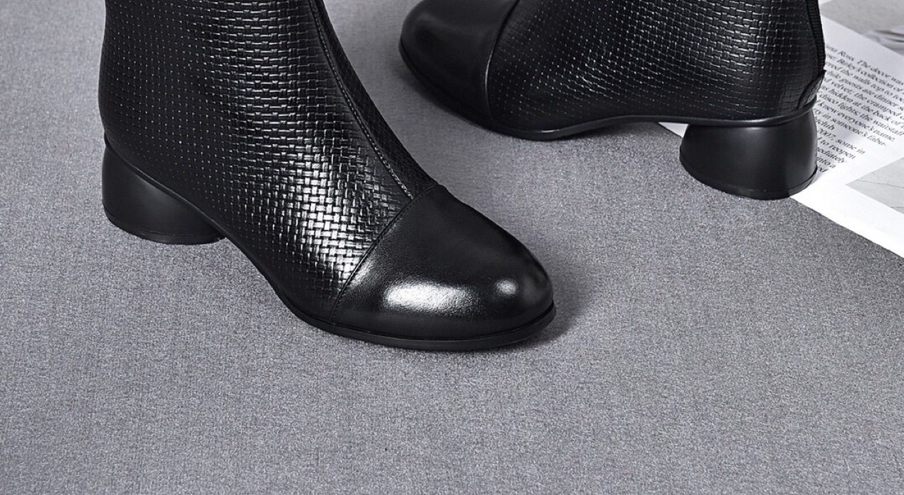 Boot Nữ Da Mờ Gót Vuông Chiều Cao Đế Khoảng 4cm Màu Đen, Đỏ chi tiết 10