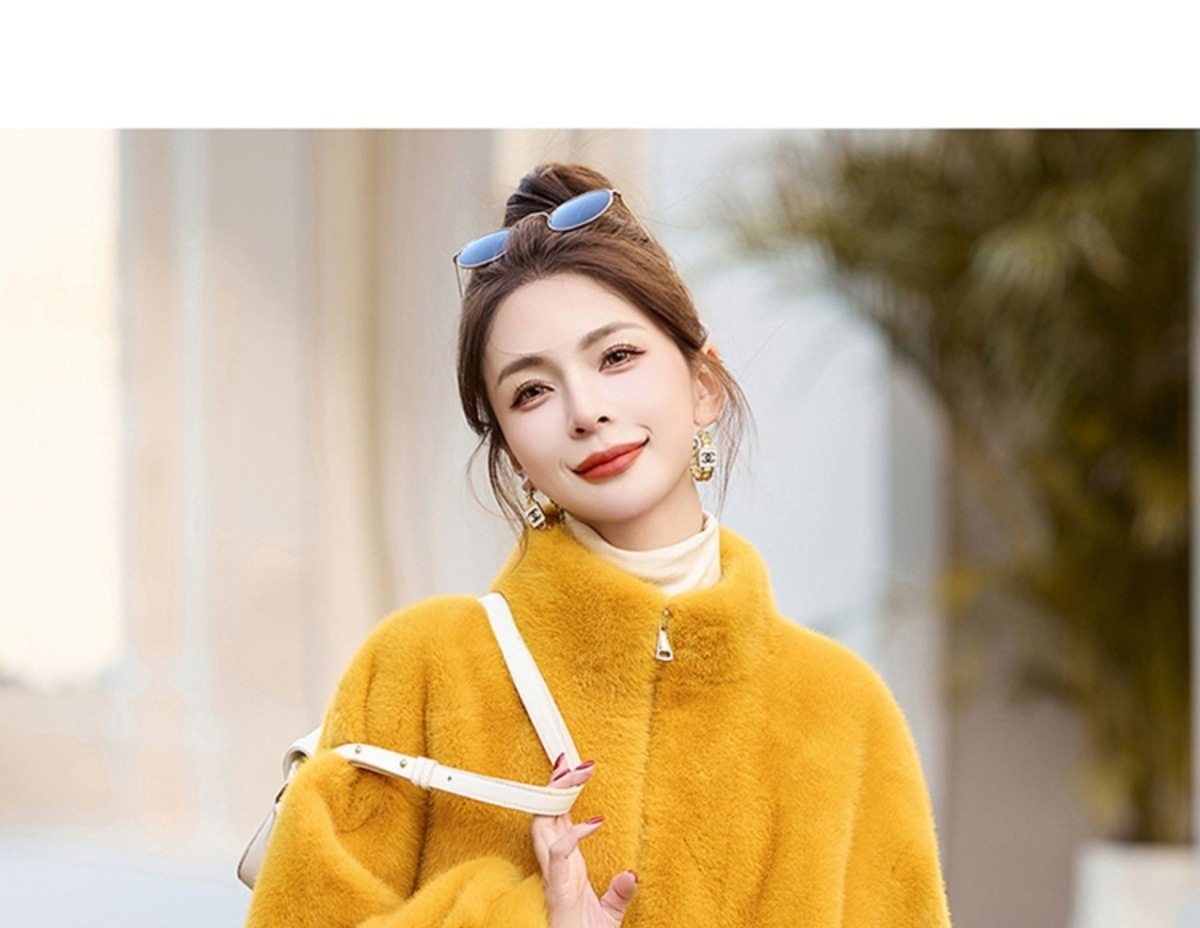 Áo Khoác Lông Ngắn Nữ Lông Cừu Non Dáng Nhỏ Gọn Giữ Ấm Màu Hồng, Trắng, Vàng chi tiết 7