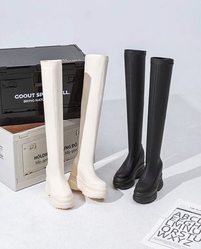 Boot Nữ Cổ Cao Qua Gối Đế Dày Chiều Cao Đế Khoảng 11cm Màu Đen, Trắng Kem chi tiết 2