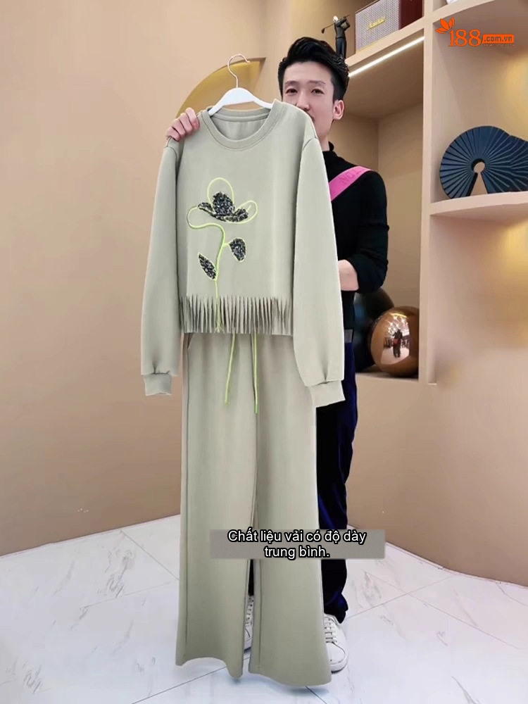 Bộ đồ thể thao nữ dài tay cổ tròn thêu hoa phong cách trẻ trung chi tiết 1