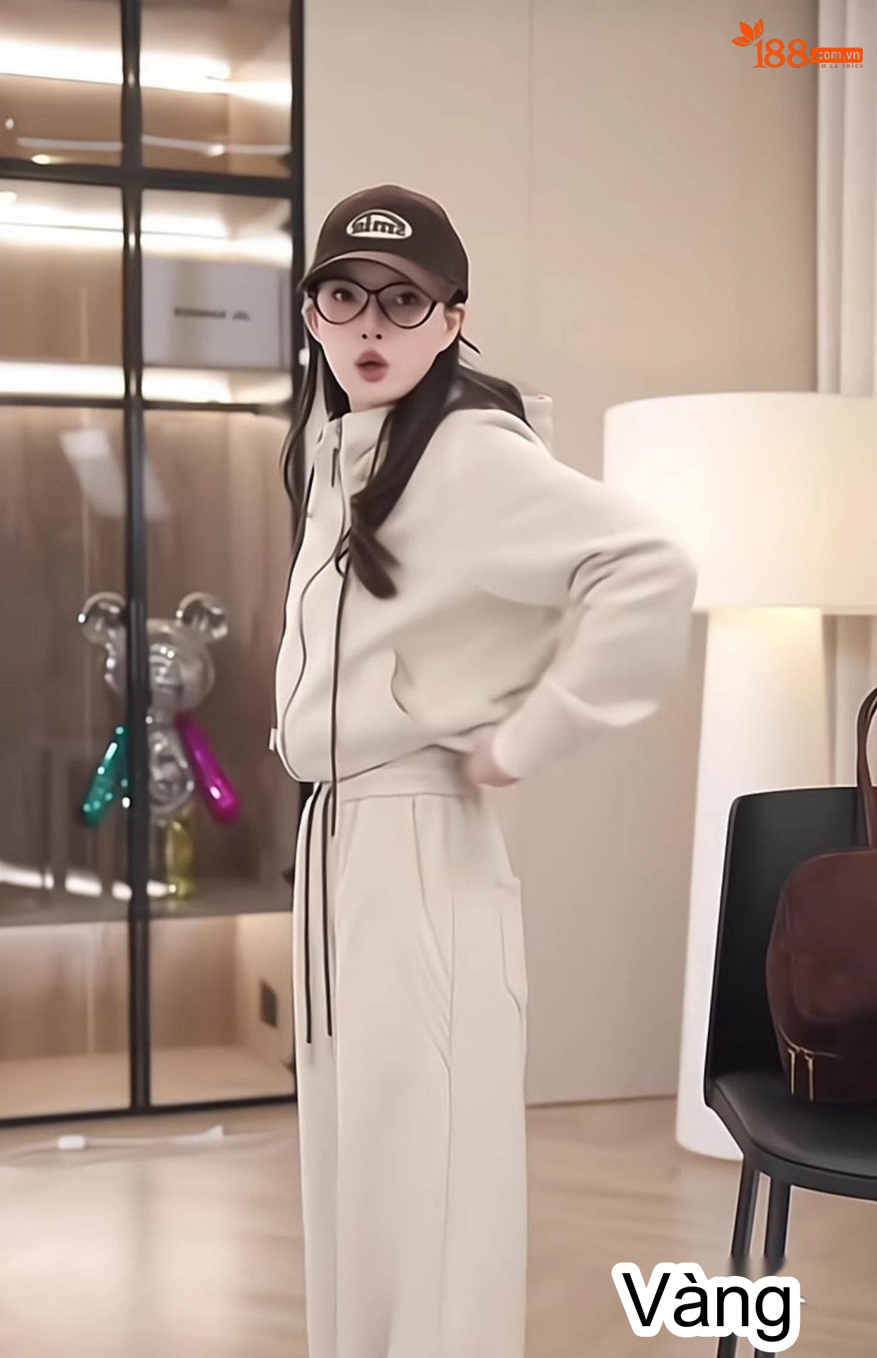 Bộ Đồ Thể Thao Nữ Áo Khoác Có Mũ Quần Ống Rộng Phong Cách Casual Màu Be chi tiết 22