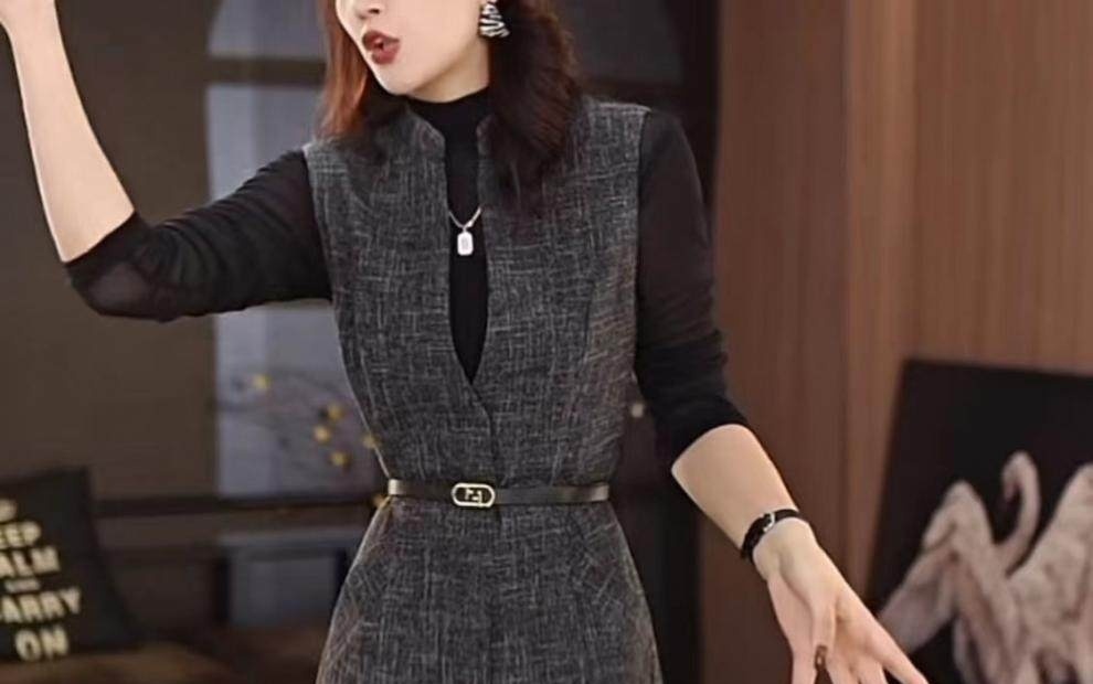 Váy Yếm Nữ Dáng Dài Xòe Thu Đông Kèm Áo Khoác Cardigan Màu Xám chi tiết 3