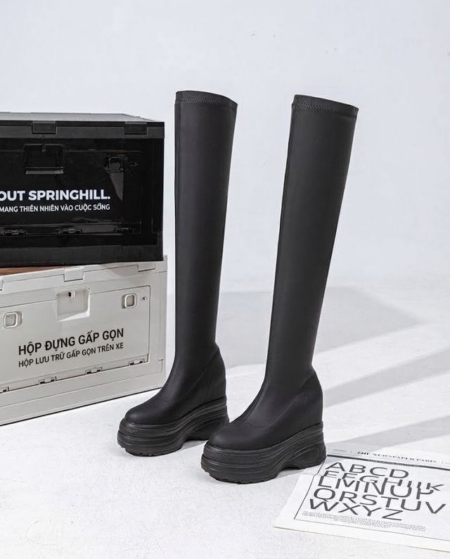 Boot Nữ Cổ Cao Qua Gối Đế Dày Chiều Cao Đế Khoảng 11cm Màu Đen, Trắng Kem chi tiết 8