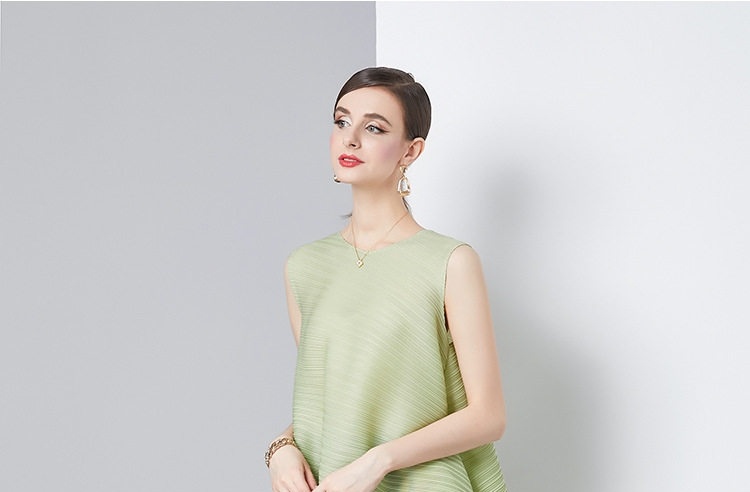Bộ Áo Thun Nữ Dáng Rộng và Chân Váy Midi Xếp Ly In Họa Tiết Phong Cách Lười Biếng Màu Xanh Lá, Vàng chi tiết 19