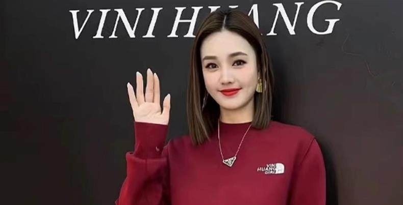 Bộ Đồ Thu Đông Nữ Áo Hoodie Quần Thể Thao Dáng Rộng Màu Đỏ chi tiết 4