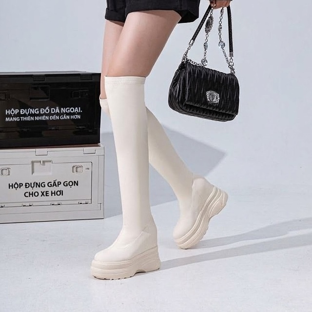 Boot Nữ Cổ Cao Qua Gối Đế Dày Chiều Cao Đế Khoảng 11cm Màu Đen, Trắng Kem