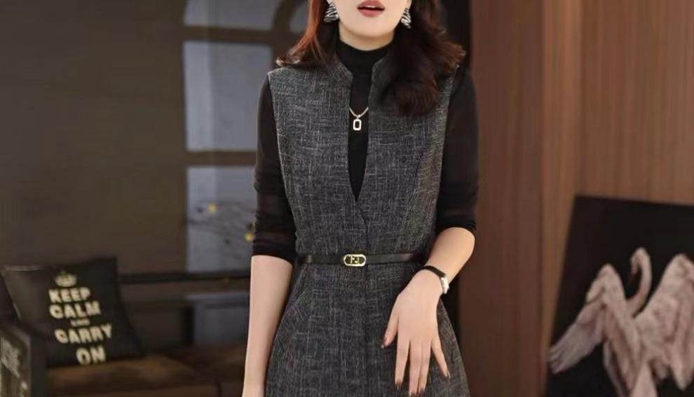 Váy Yếm Nữ Dáng Dài Xòe Thu Đông Kèm Áo Khoác Cardigan Màu Xám chi tiết 1