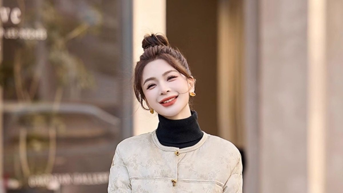 Áo Khoác Phao Nữ Dáng Dài Vừa Lót Lông Vịt Dày Dặn Phong Cách Retro Màu Be chi tiết 23