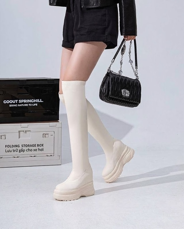 Boot Nữ Cổ Cao Qua Gối Đế Dày Chiều Cao Đế Khoảng 11cm Màu Đen, Trắng Kem chi tiết 19