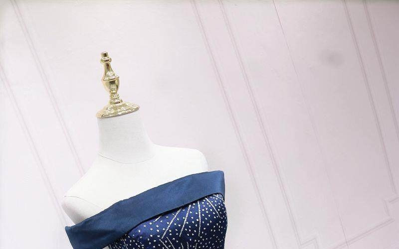 Váy Dạ Hội Hở Vai Dáng Dài Màu Xanh Dương Kim Tuyến chi tiết 7