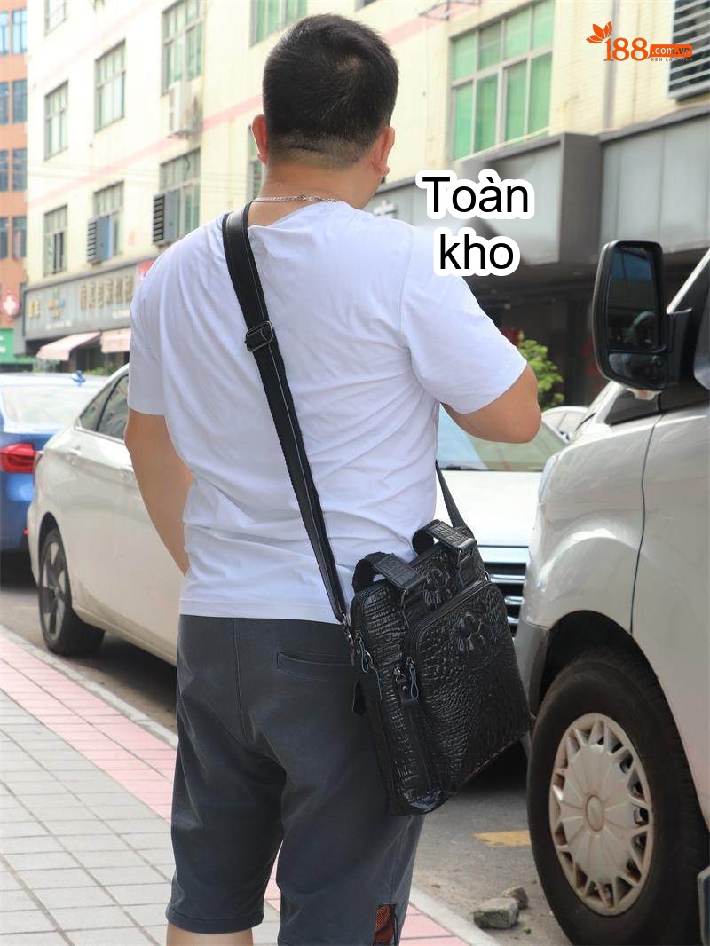 Túi Xách Tay Nam Da Bò Sáp Dầu Đeo Chéo Công Sở Đựng Laptop Dáng Đứng Màu Nâu chi tiết 9