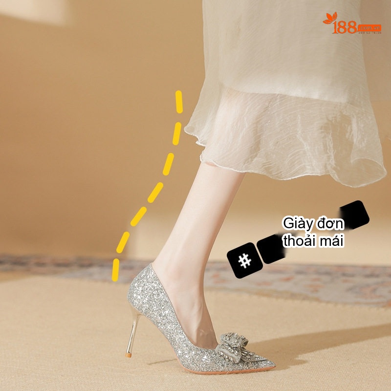 Giày Cao Gót Nữ Mũi Nhọn Đính Đá Hình Nơ Chiều Cao Đế Khoảng 8cm Màu Bạc