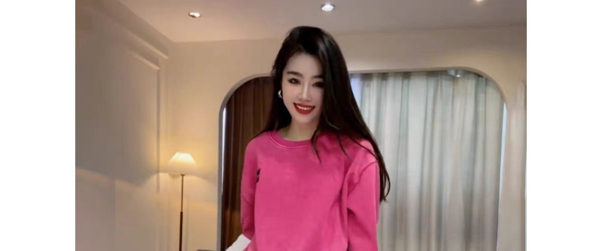 Bộ đồ thể thao nữ dáng rộng áo cổ tròn quần dài