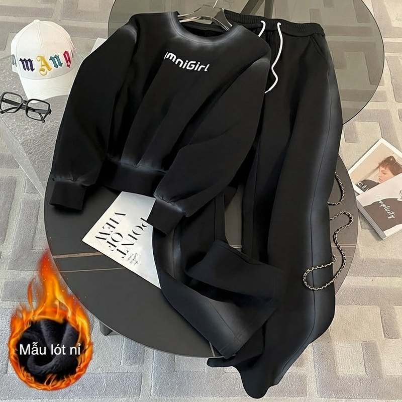 Bộ Đồ Nữ Mùa Đông Áo Hoodie Dài Tay Quần Ống Rộng Lót Lông Dày Dặn In Chữ Màu Be, Đen