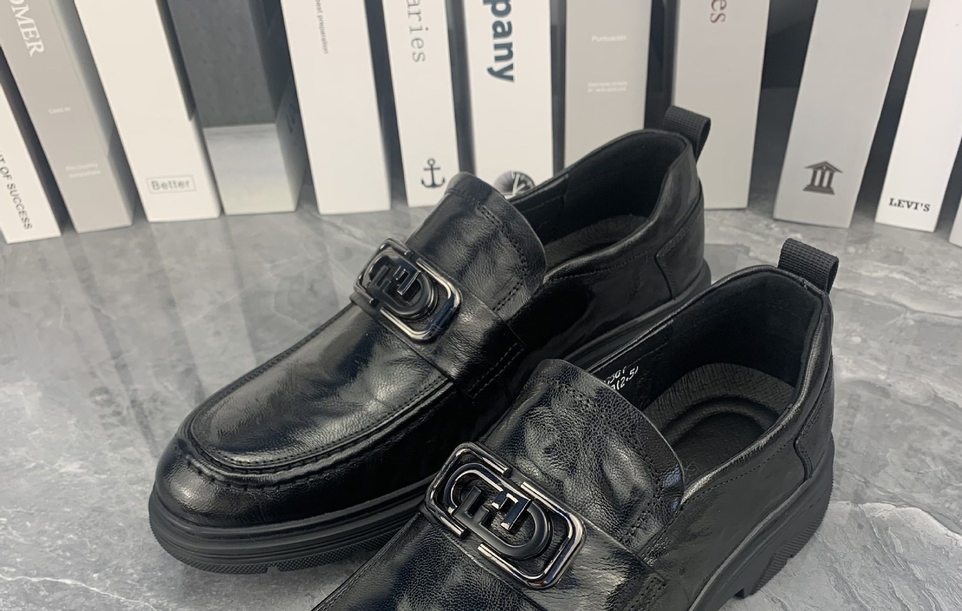Giày Lười Nam Da Cừu Chiều Cao Đế Khoảng 3cm Màu Đen