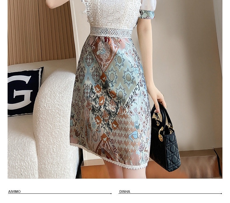 Váy liền thân Nữ Ren Pháp Tay Ngắn Dáng Ôm Body Họa Tiết Hoa Nhỏ chi tiết 3